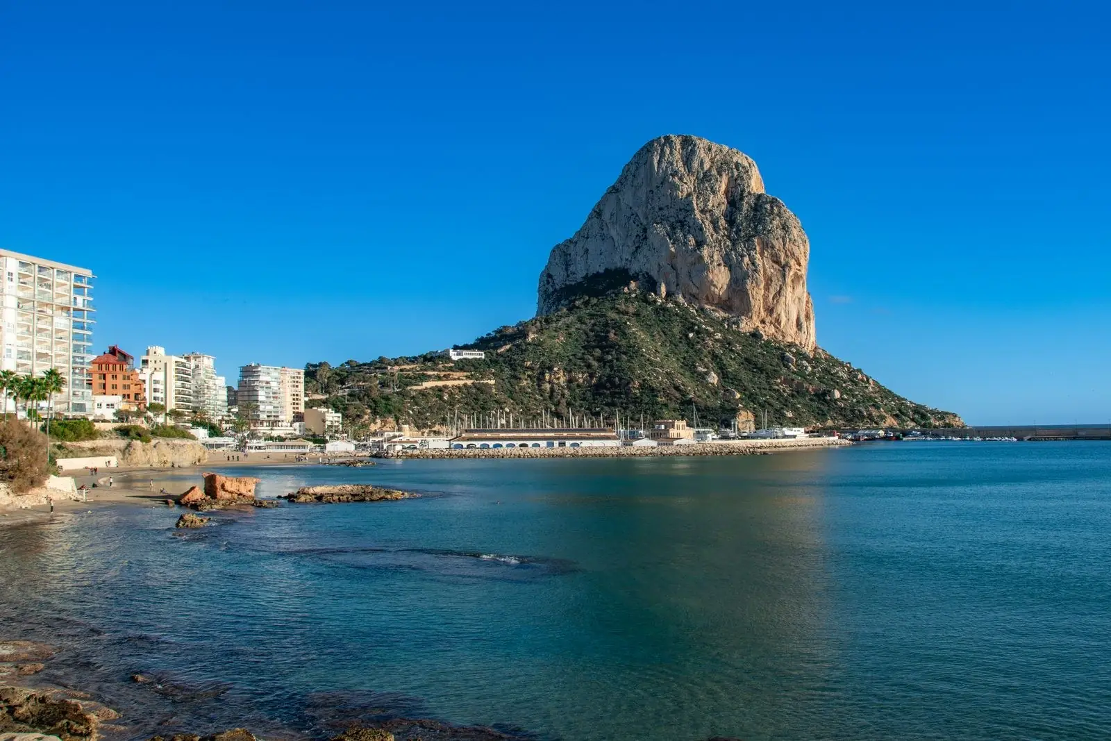 El Peñón de Ifach y la playa de Calpe